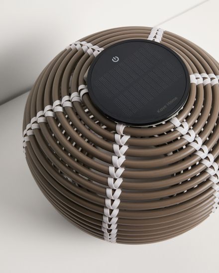 Настольная лампа Garoina на солнечных батареях из искусственного ротанга, 25 см