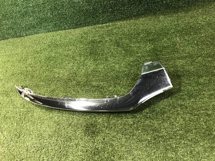 Молдинг переднего бампера правый Mercedes C w205 (2014-2018) AMG