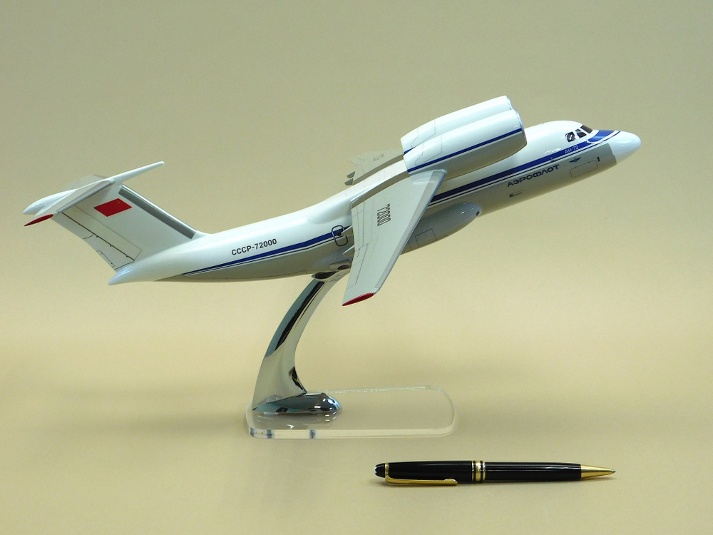 Модель самолета Ан-72 (М1:72, Аэрофлот СССР-72000)