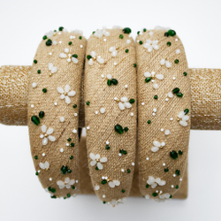 Ободок объемный с белыми ромашками