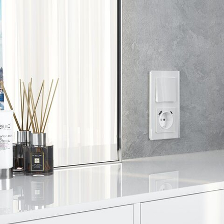 Розетка с заземлением, шторками и USB тип A+C (белый акрил)