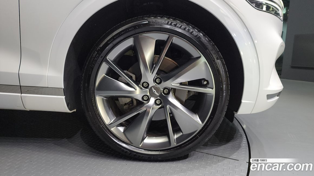 Genesis GV70 2.5T Бензин 2WD (07.2021)