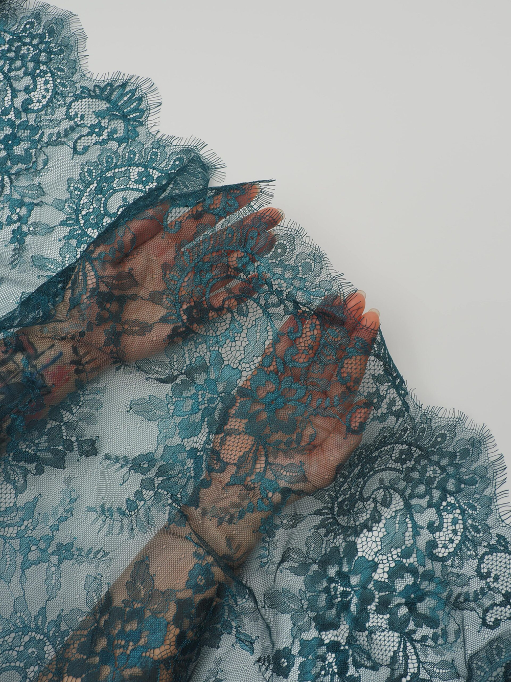 Кружево шантильи сине-зеленое неэластичное ширина 45 см КУПОН 3 м