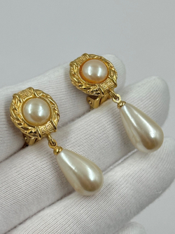 Клипсы с «жемчужными» подвесками Givenchy