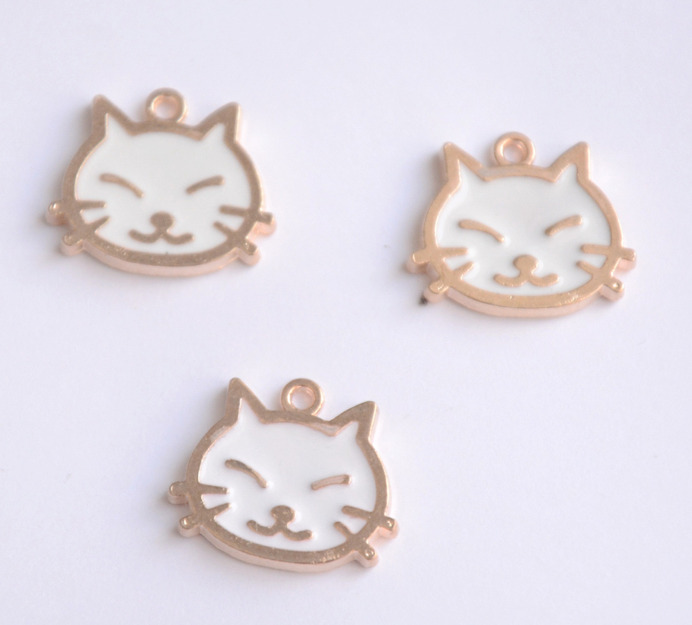 Подвеская эмалевая 1,5см,кошка, белый