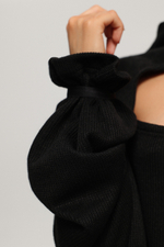 Платье с вырезом на груди макси