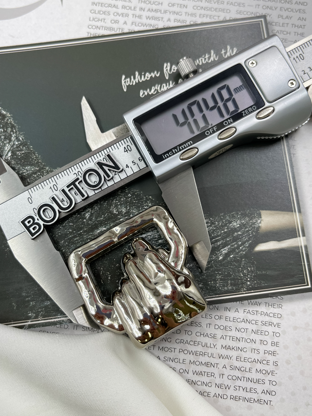 Пуговицы серебристые Скиапар. "Рука"