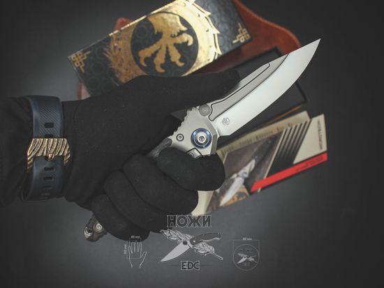 Складной нож Microtech Socom Bravo S/E Standard Carbon Titanium 260-7-CFTI c клинком из стали Böhler M390 Microclean®, рукоять титан / карбон