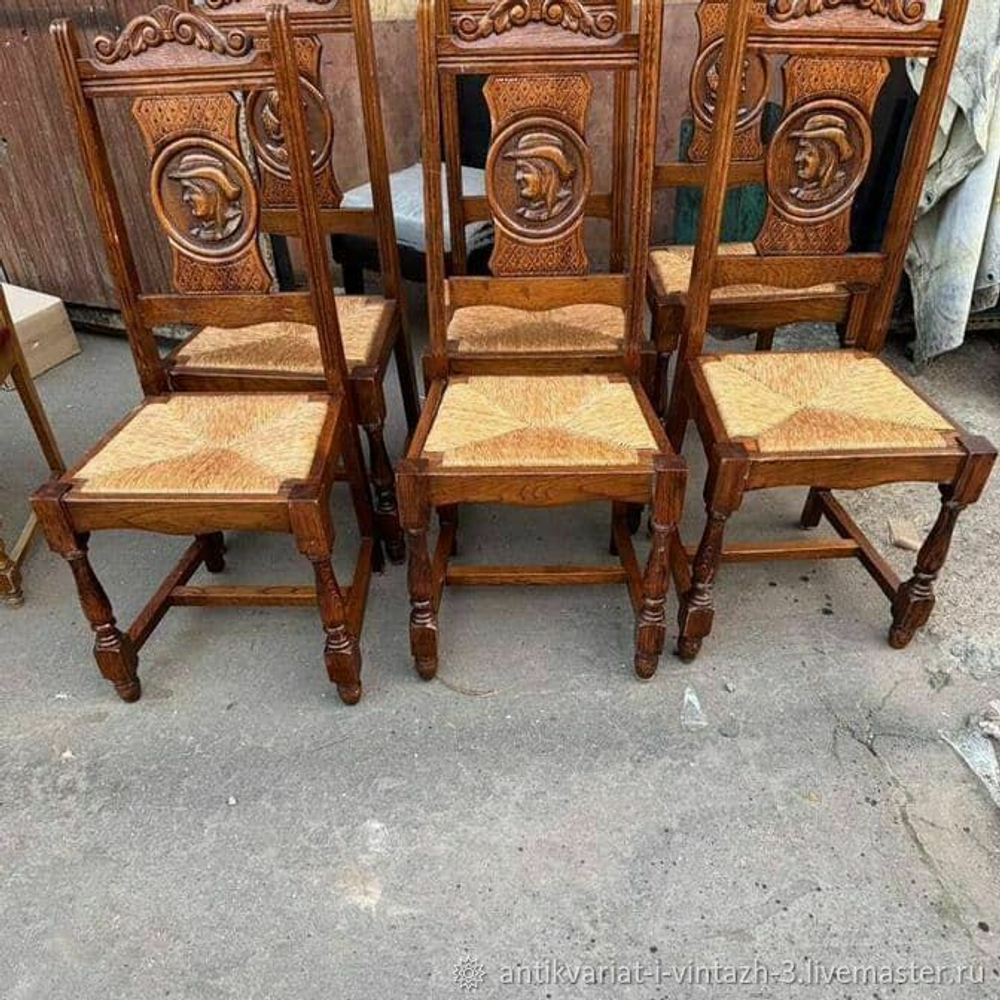 Старинные стулья с ротангом 2 шт