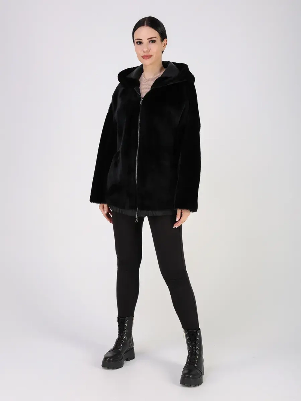 Дубленка зимняя натуральная с капюшоном шуба