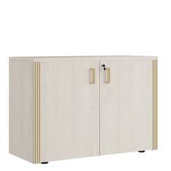 Креденция с декоративными элементами