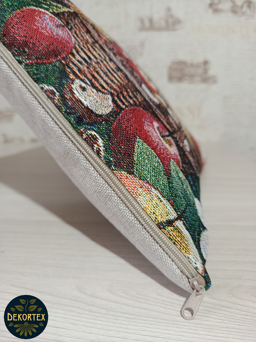 Декоративный гобеленовый чехол для интерьерной подушки Коняшка 38*38