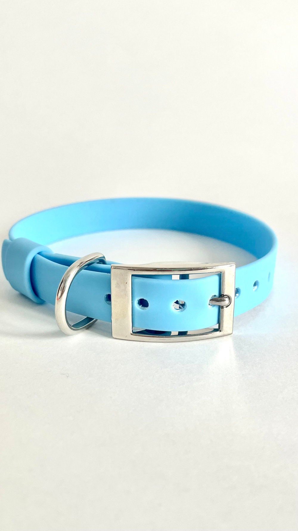 Ошейник тонкий для маленьких собак , ширина 15 мм , обхват шеи 25 -35 см , биотан голубой