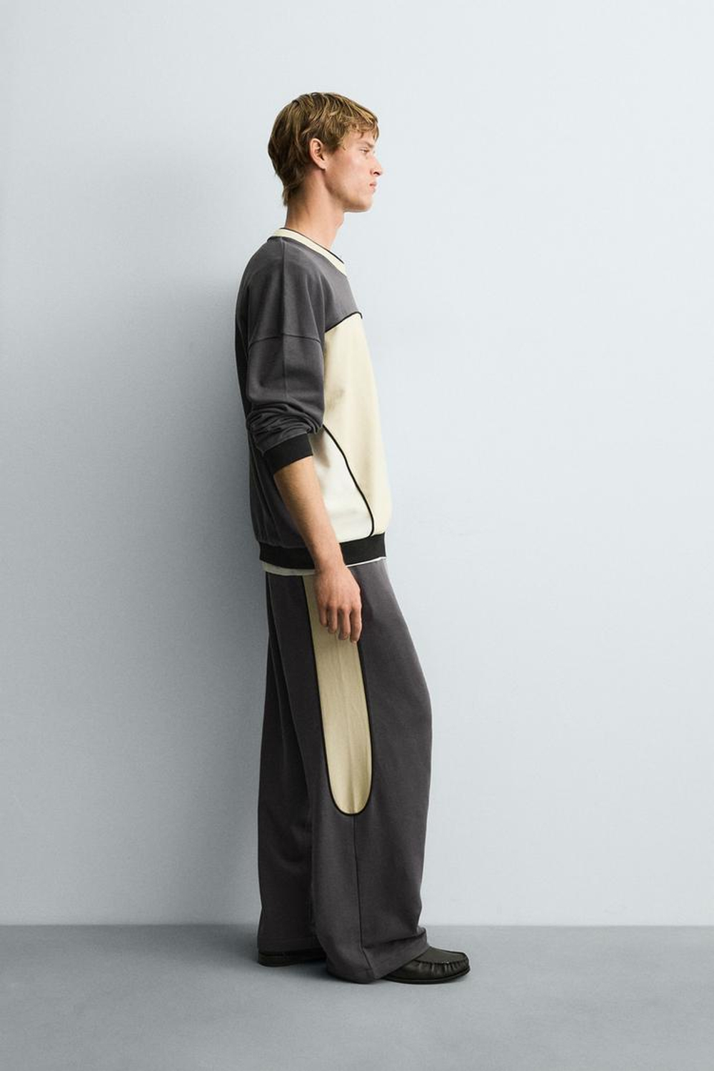 ZARA ТОЛСТОВКА С ЦВЕТНЫМИ БЛОКАМИ И ПРИНТОМ, АНТРАЦИТОВО-СРЫЙ