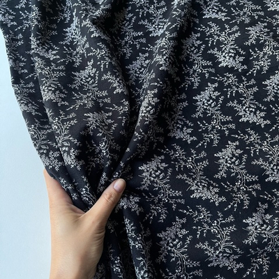 Фланель Грация на черном фоне