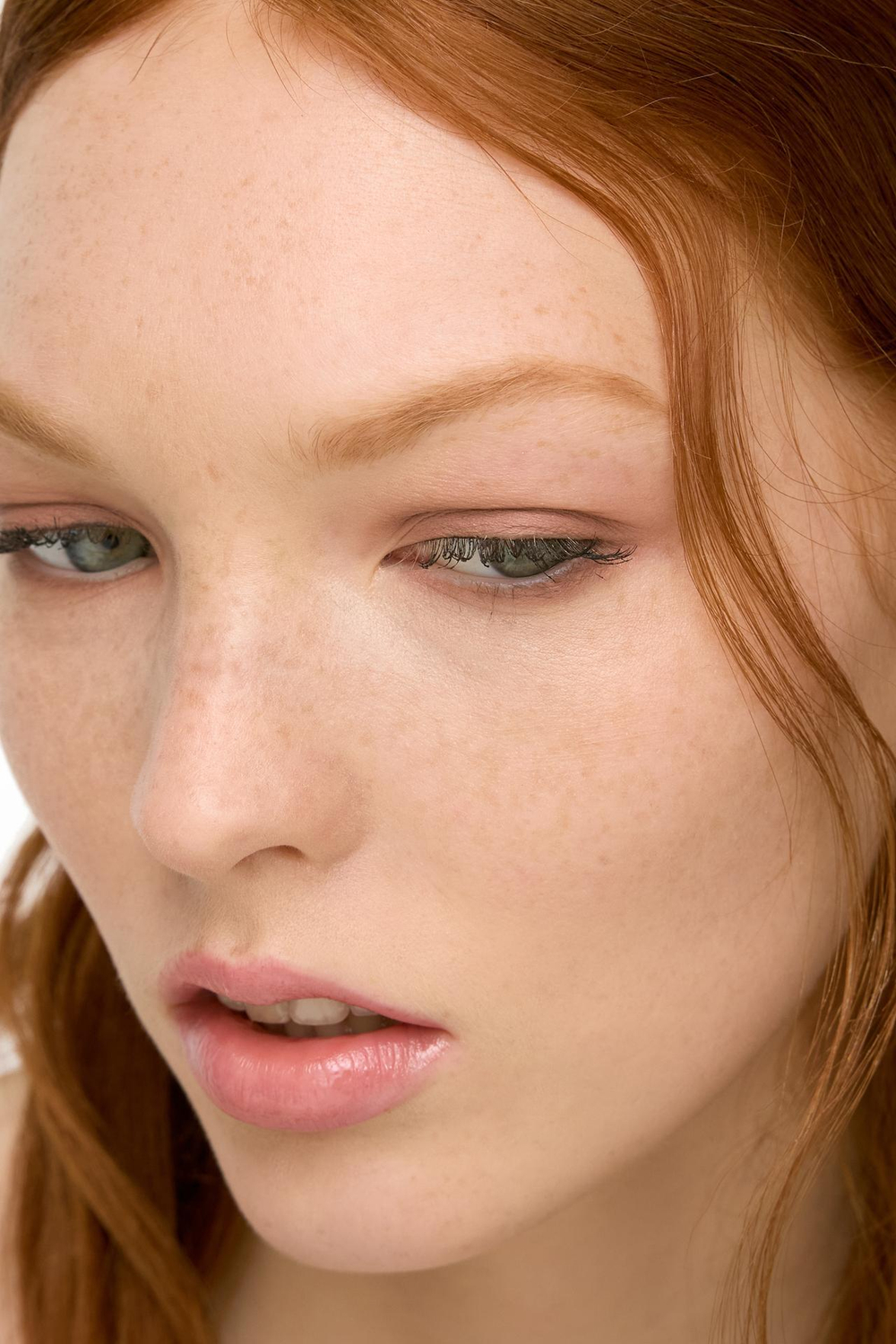 ZARA Кремовые тени для век, розовый