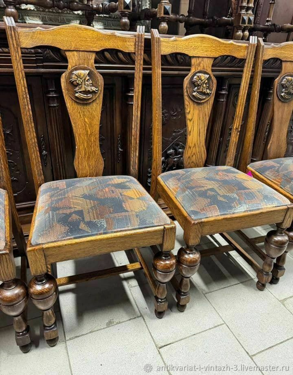 Старинные стулья