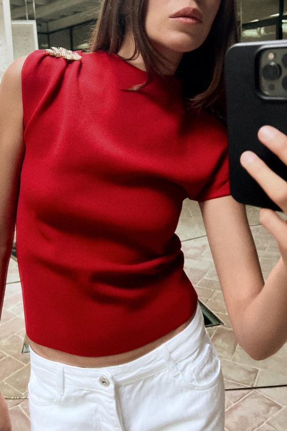 ZARA ОДНОТОННЫЙ ТРИКОТАЖНЫЙ ТОП С ЗОЛОТИСТОЙ ДЕТАЛЬЮ, КРАСНЫЙ