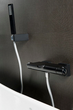 Смеситель термостатический для ванны с каскадным изливом и душевым комплектом AROLA 2639KNM черный