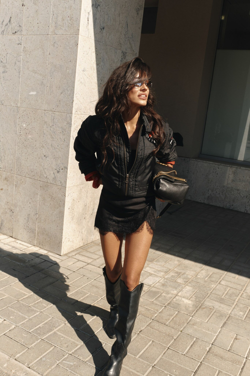 Юбка мини с разрезом и кружевом bk