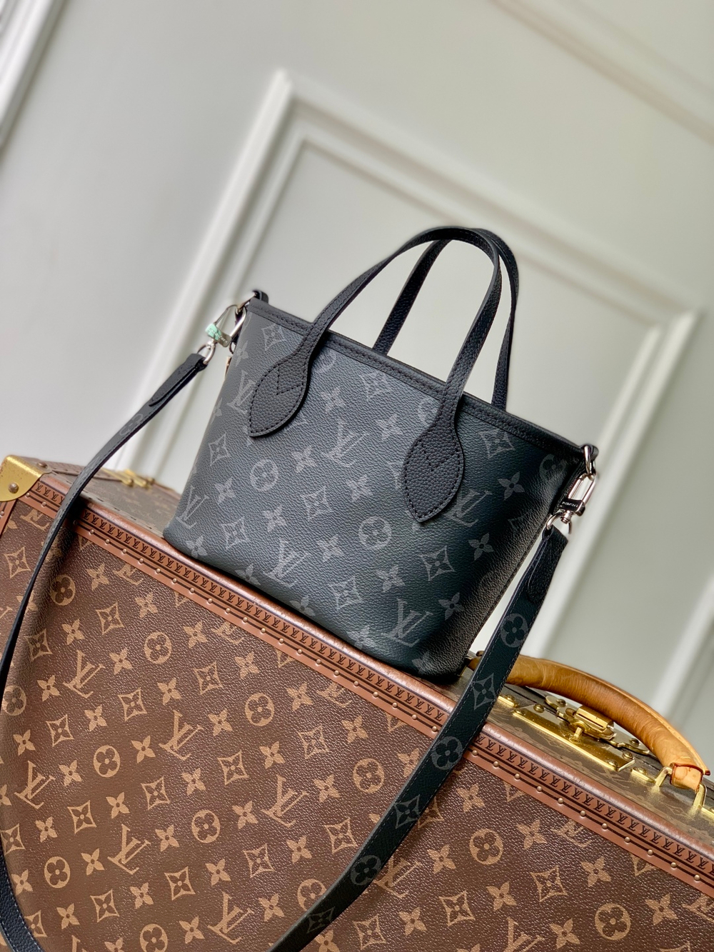 Louis Vuitton Neverfull Bandouliere Inside Out BB