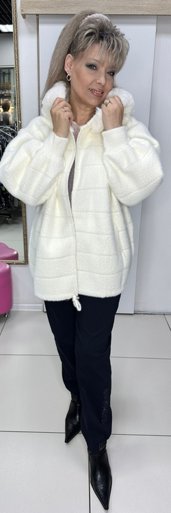 Белый жакет-куртка из альпака на большие размеры