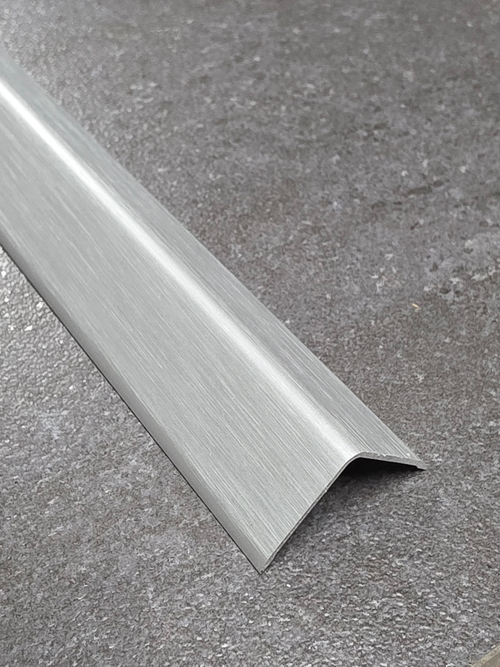 Угол "браш" 20*20мм "DО-1" 2,7м Серебро мат. анод. алюм.