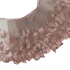 Вышивка на сетке кофе (левая) 17 см