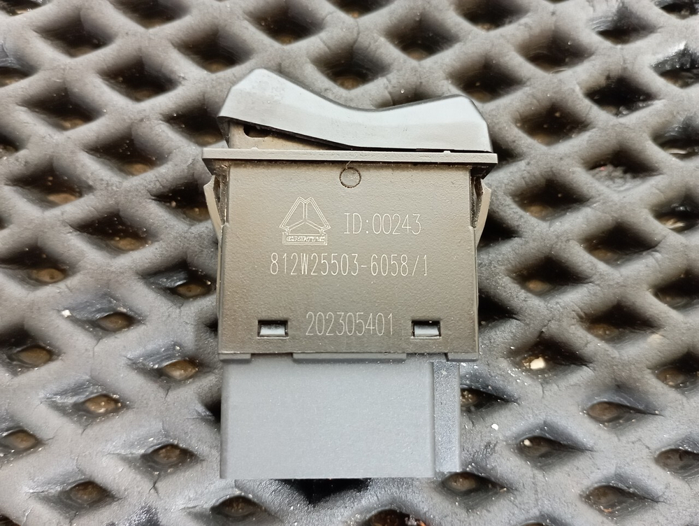 Кнопка горного тормоза