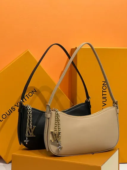 Сумка Louis Vuitton Pochette LV Bloom