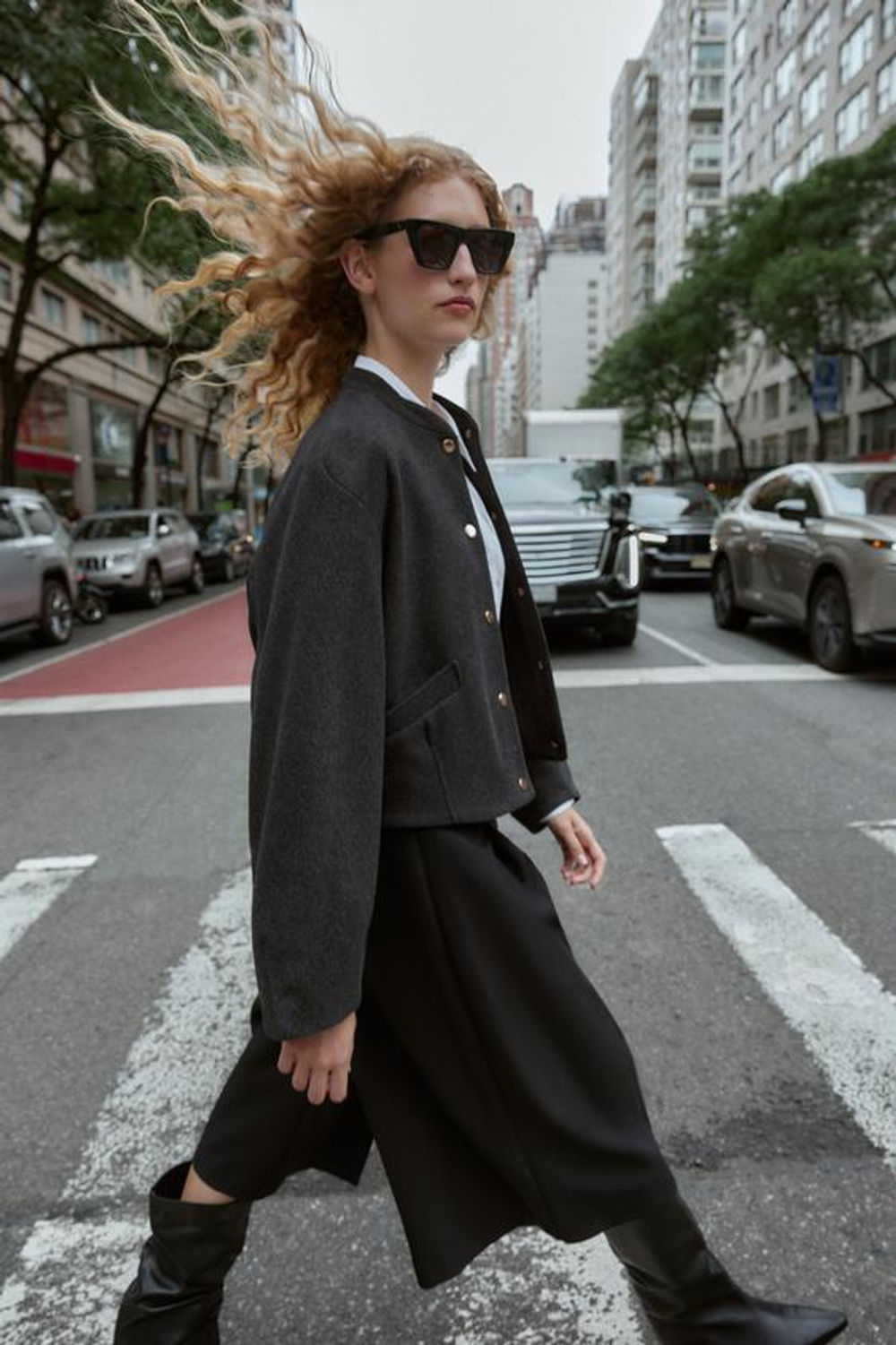 ZARА ДЛИННЫЕ БЕРМУДЫ С КОНТРАСТНОЙ ОТДЕЛКОЙ, ЧЕРНЫЙ