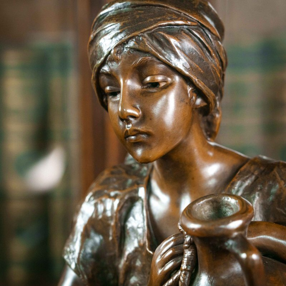 Бронзовая скульптура «Ребекка у колодца»/ «REBECCA AU PUITS»