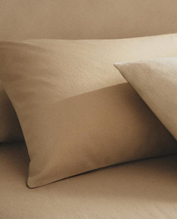 ZARA HOME ХЛОПКОВАЯ НАВОЛОЧКА ИЗ РЕЛЬЕФНОЙ ТКАНИ, БЕЖЕВЫЙ