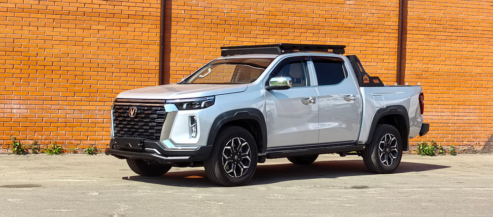 Бампер силовой задний Changan Hunter Plus с квадратом под фаркоп и фонарями РИФ