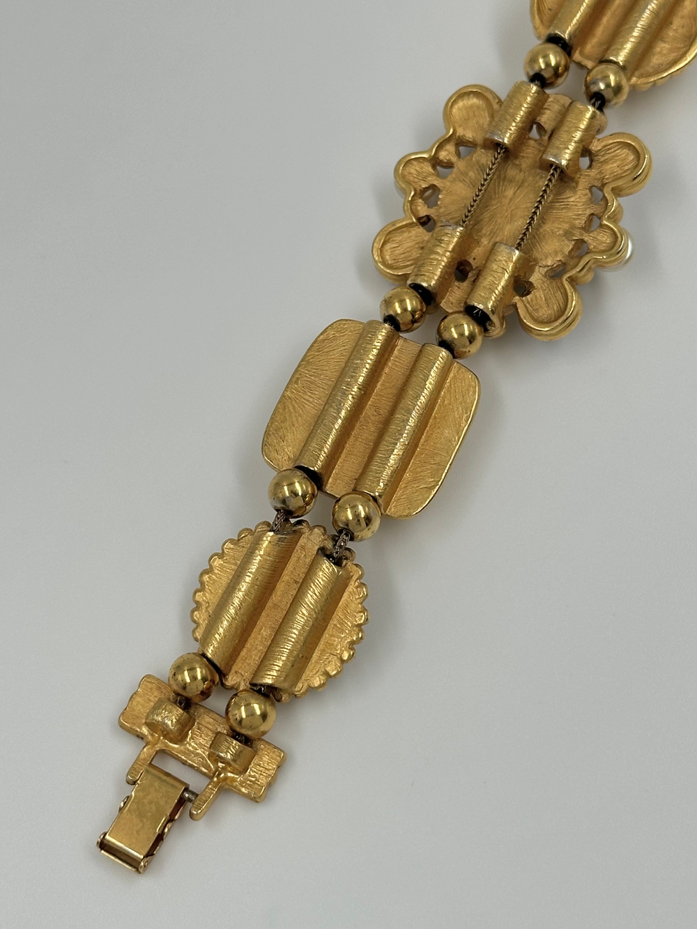 Браслет с эмалью и «жемчугом»