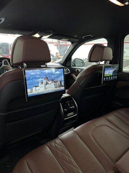 Комплект мониторов на подголовник для BMW G серии в штатные места - Radiola RDL-1188 с сенсорным экраном 12,3” (1920 х 1280 пикселей, Android 13, 8+128Gb, 4G)