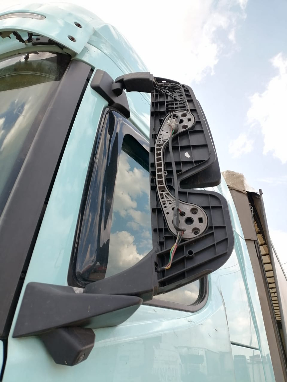 Shacman (Shaanxi) SX* 4x2 Седельный тягач SX4188YY381 (Дизельный, 12,5 л, 473 л.с., МТ)