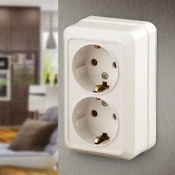 Розетка Intro Quadro 2-204-02 с заземлением двойная 2х2P+E Schuko 16А-250В IP20 открытой установки слоновая кость