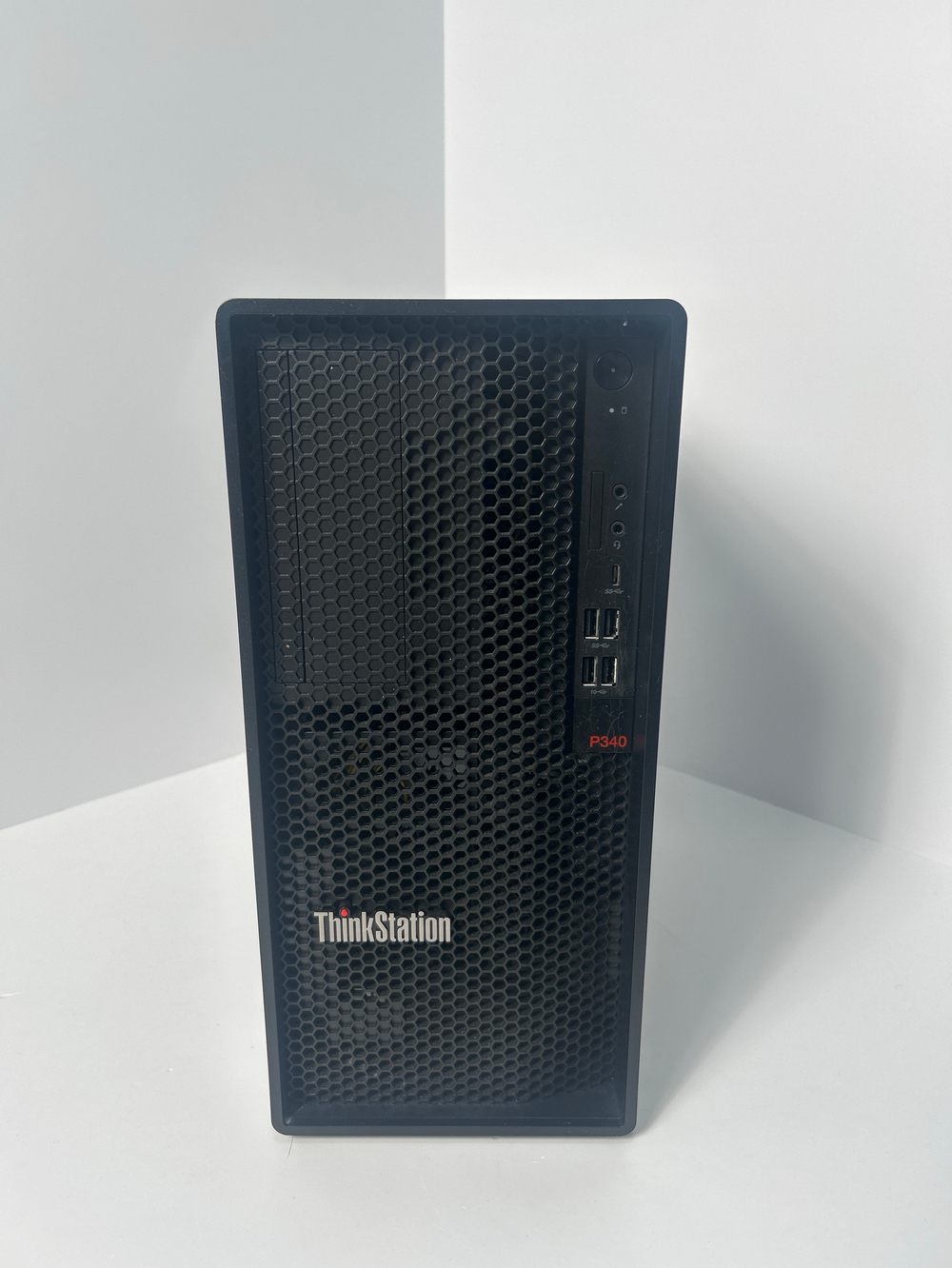 Рабочая станция Lenovo ThinkStation P340(30DJS1EU00) Intel Core i7 10700/RAM 32 GB/SSD 256 GB/NVIDIA Quadro RTX 4000/Windows 11/черный Состояние: B1