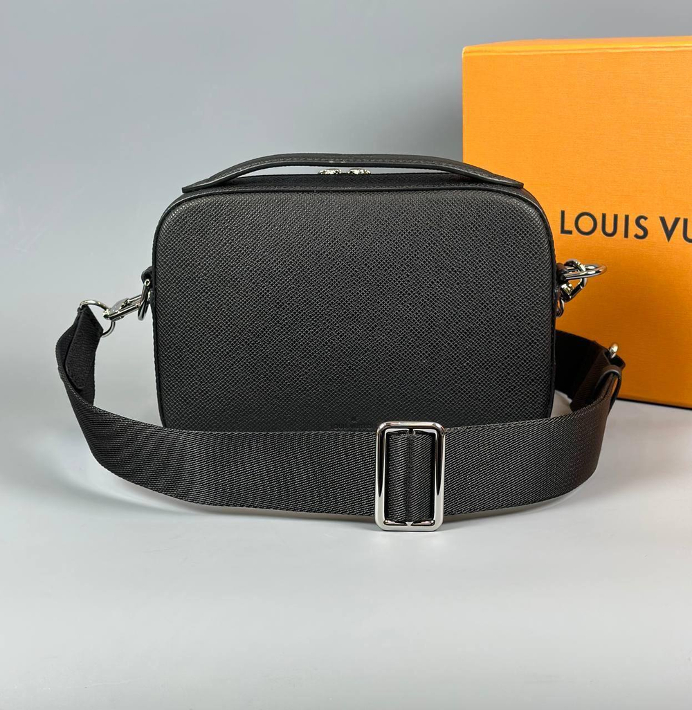 Сумка-мессенджер Louis Vuitton