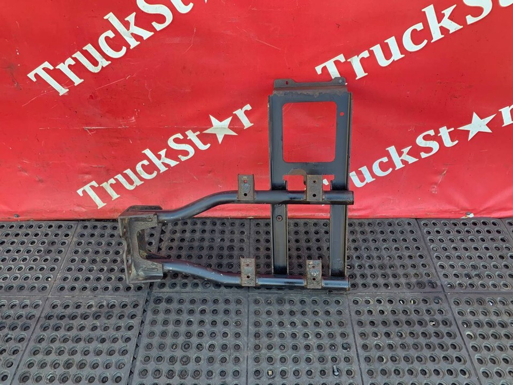 Кронштейн крыла переднего правого 2017г