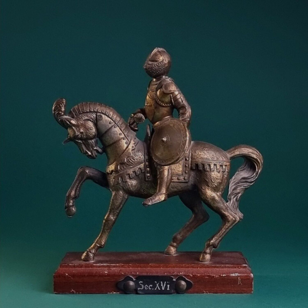 Скульптурная композиция «Конный Рыцарь»