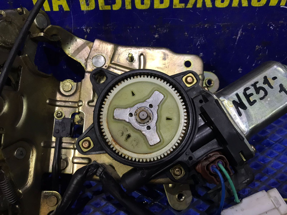 Замок двери задней правой NISSAN ELGRAND 2005