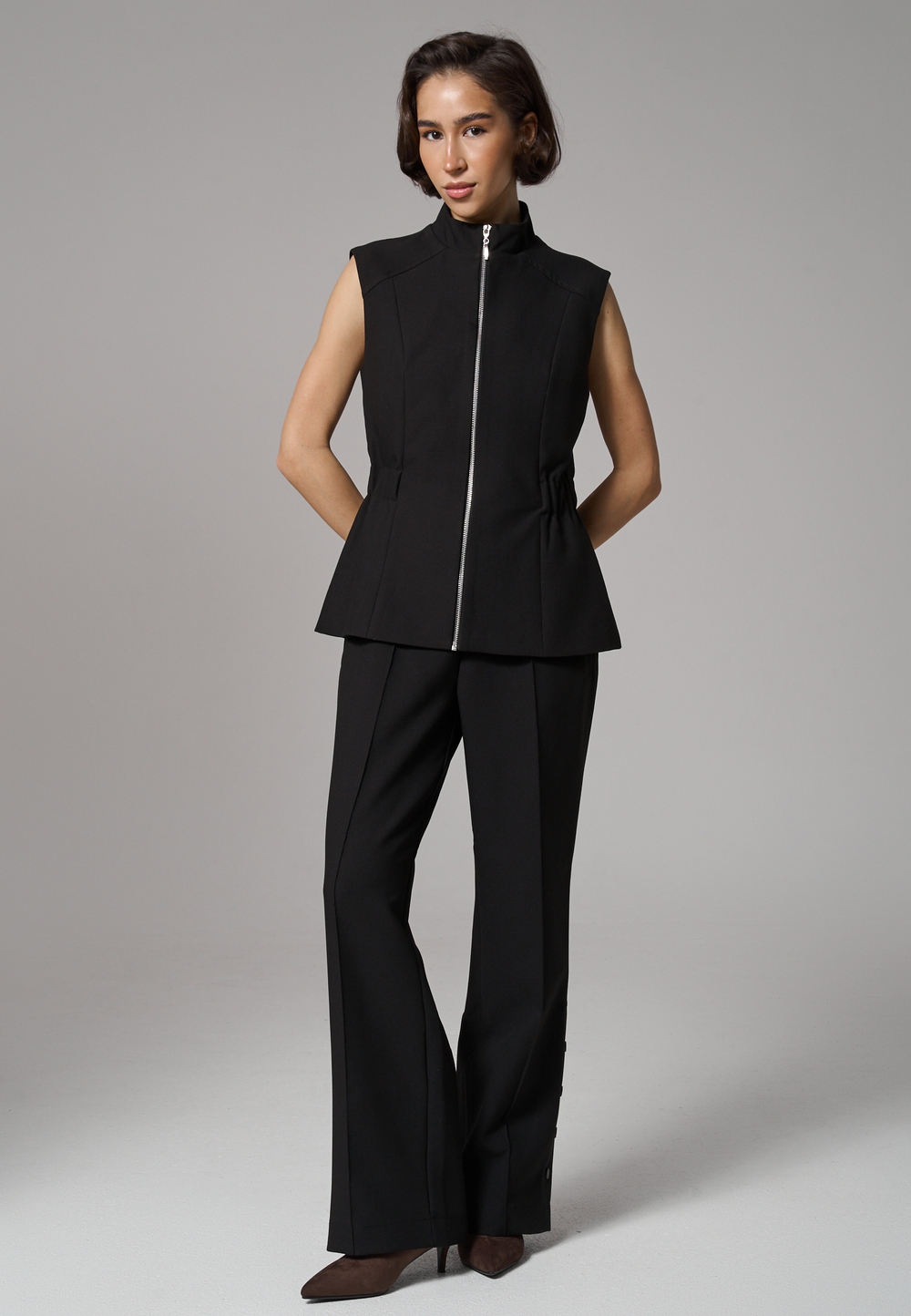 Брюки прямые с кнопками черные