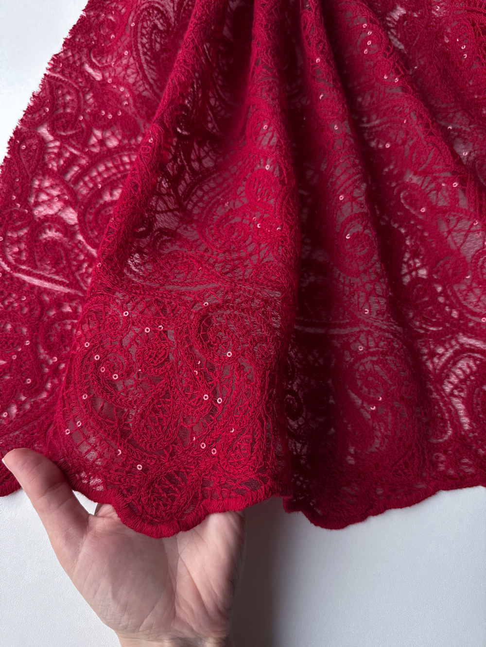 Вышивка с пайетками (Красная)