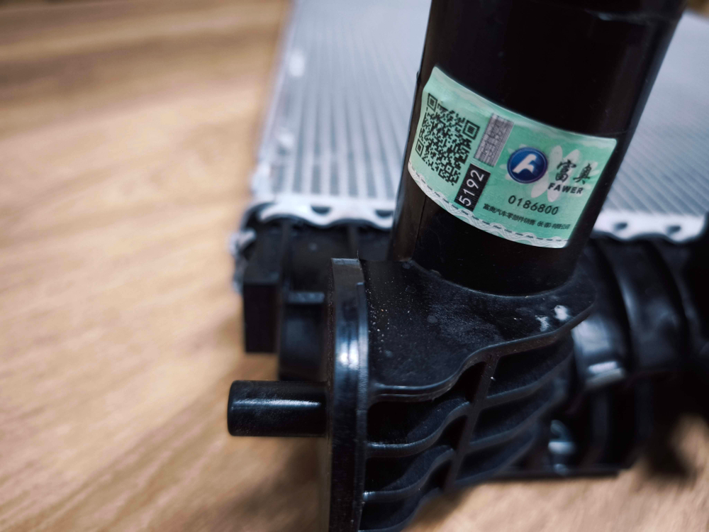 Радиатор системы охлаждения Hongqi H9