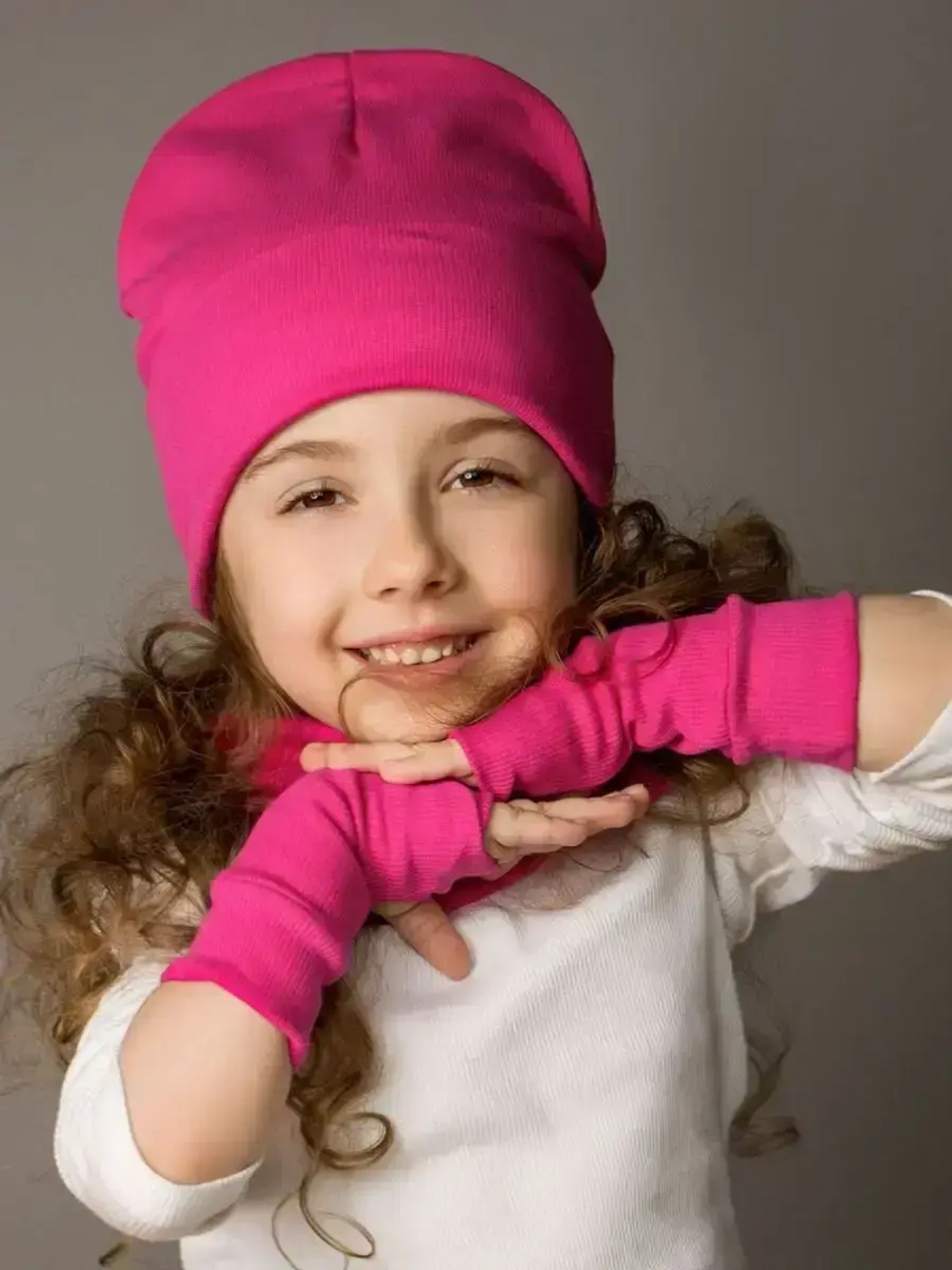 Шапка детская со снудом и митенками