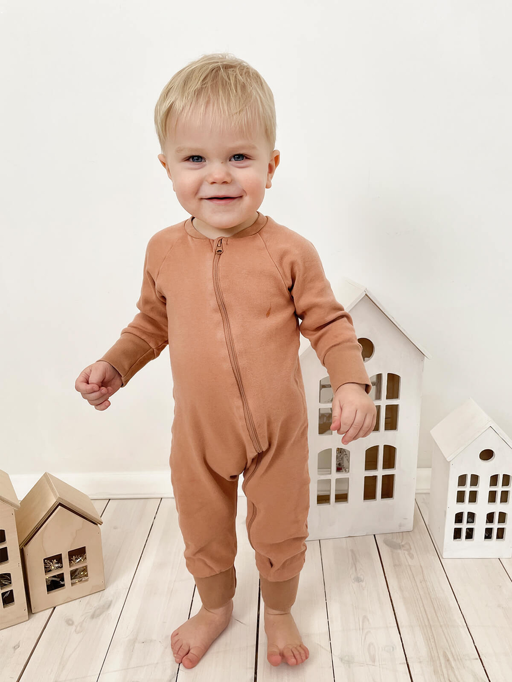 Комбинезон на манжетах Mjölk Sleep and Play Camel, с рукавом реглан