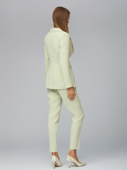 Женский фисташковый костюм двойка с приталенным жакетом