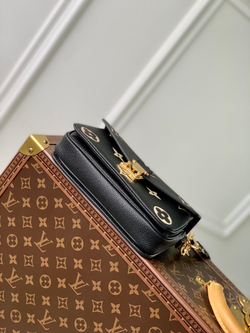 Louis Vuitton Pochette Metis East West